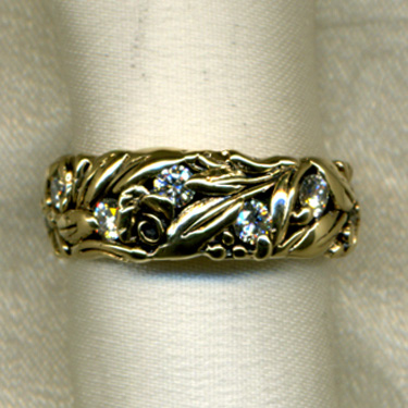 Floral Band in 14k Gold with Diamonds
